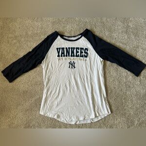 Ladies 3/4 Sleeve Yankees Tee!